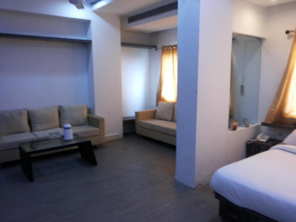 Kanchan Tilak 4*